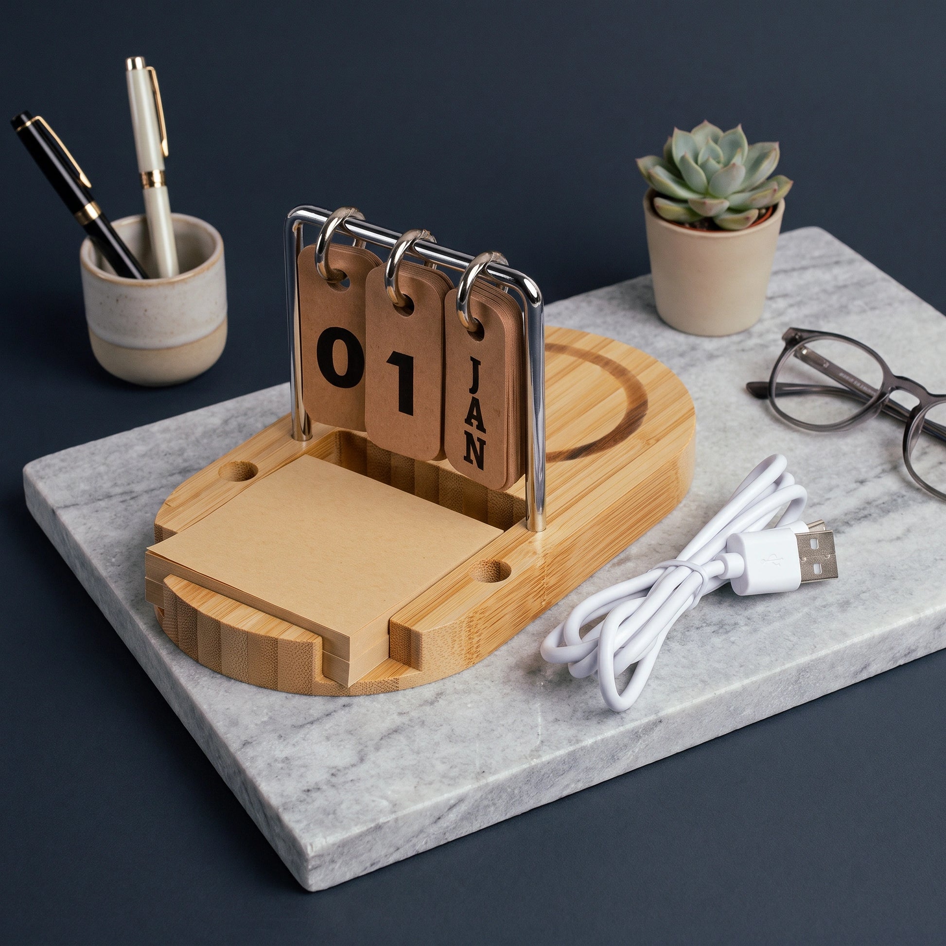 DeskCharge Calendar with MagSafe Dock - Loopify