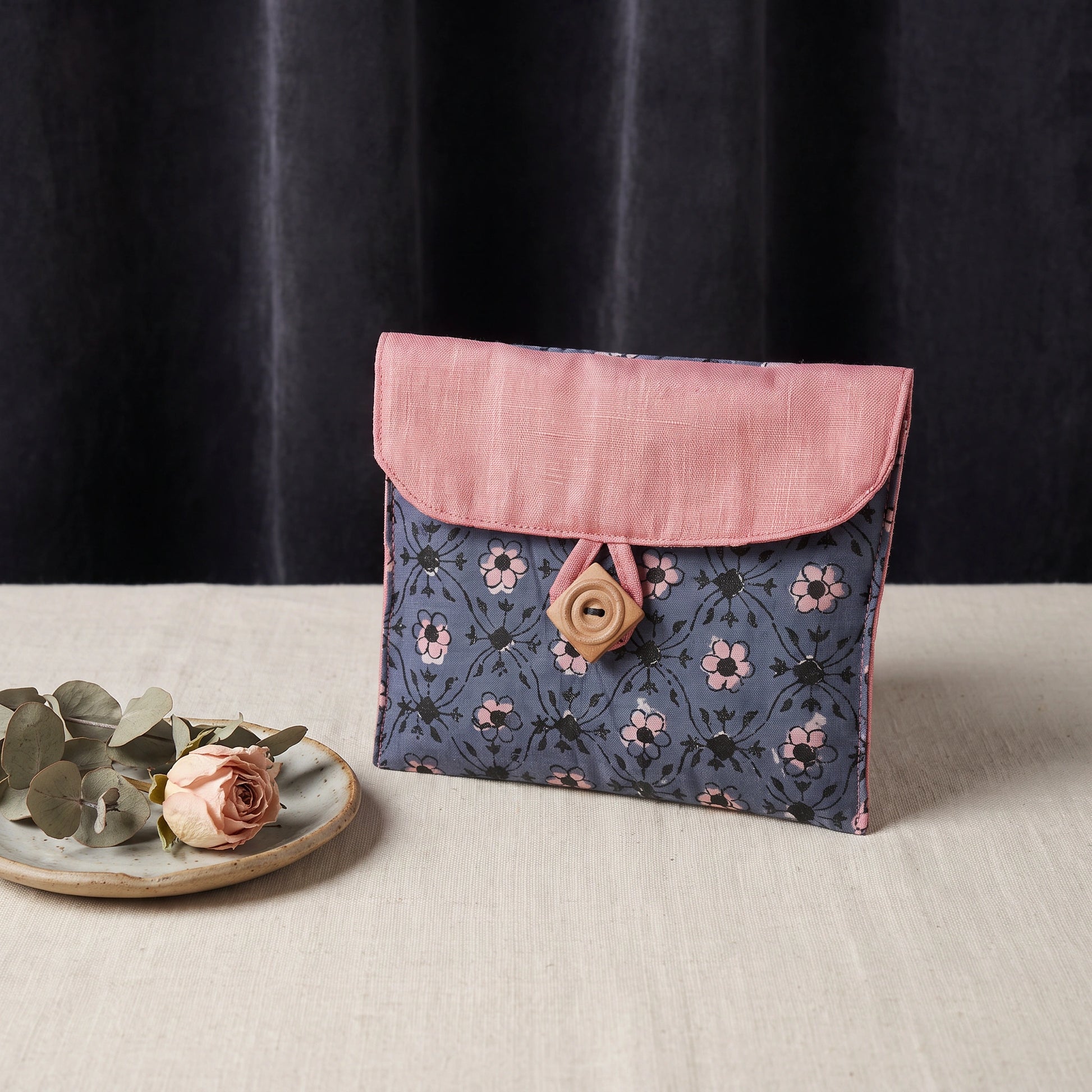 Discreet Sanitary Napkin Pouch - Loopify